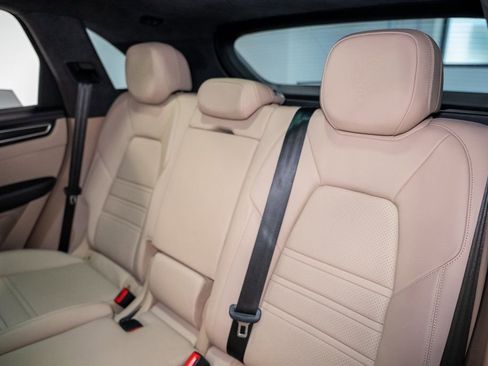 Used 2022 Porsche Cayenne GTS image 37