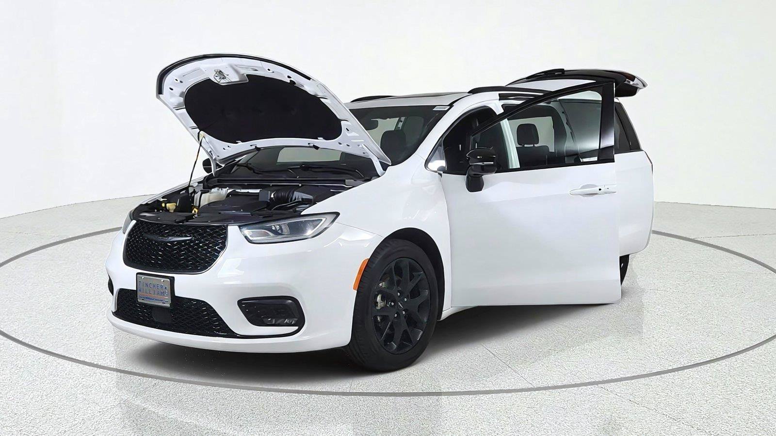 Used 2025 Chrysler Pacifica Limited FWD image 10