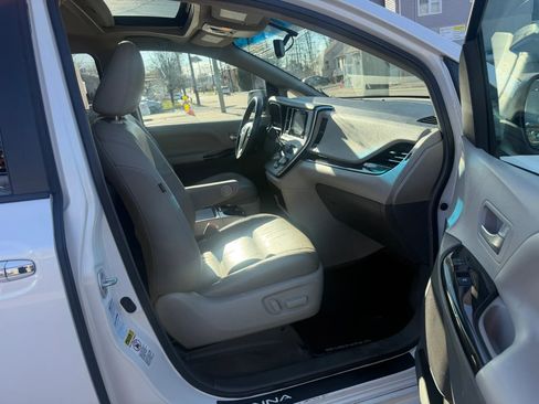 Used 2016 Toyota Sienna XLE w/ XLE Navigation Package image 27