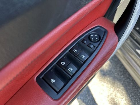 Used 2015 BMW M235i Convertible image 9