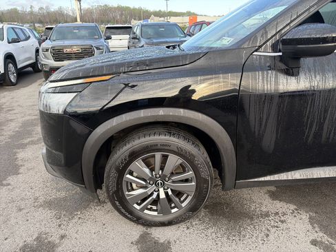 Used 2025 Nissan Pathfinder SV AWD/4WD image 11