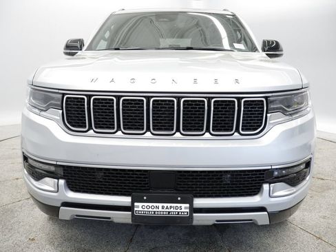 Certified 2024 Jeep Wagoneer Series II w/ Flexible Seating Group AWD/4WD image 12