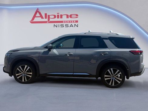 Used 2025 Nissan Pathfinder Platinum w/ Cargo Package AWD/4WD image 2