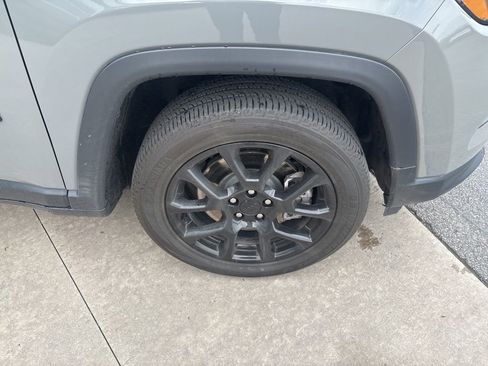 Used 2023 Jeep Compass Altitude w/ Convenience Group AWD/4WD image 11