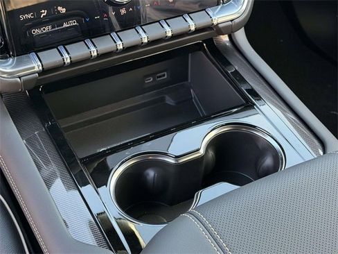 New 2026 GMC Yukon Elevation image 9