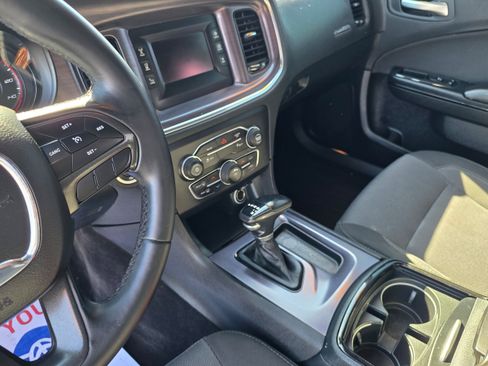 Used 2017 Dodge Charger SE w/ Blacktop Package RWD image 19