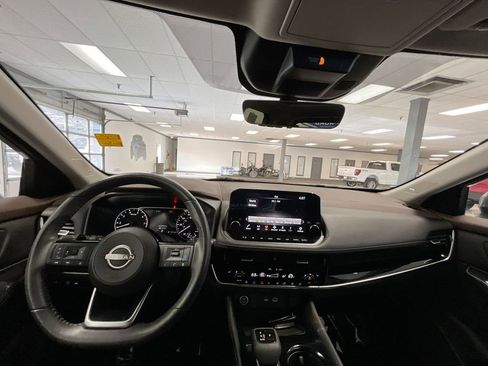 Used 2023 Nissan Rogue SL w/ SL Premium Package image 15