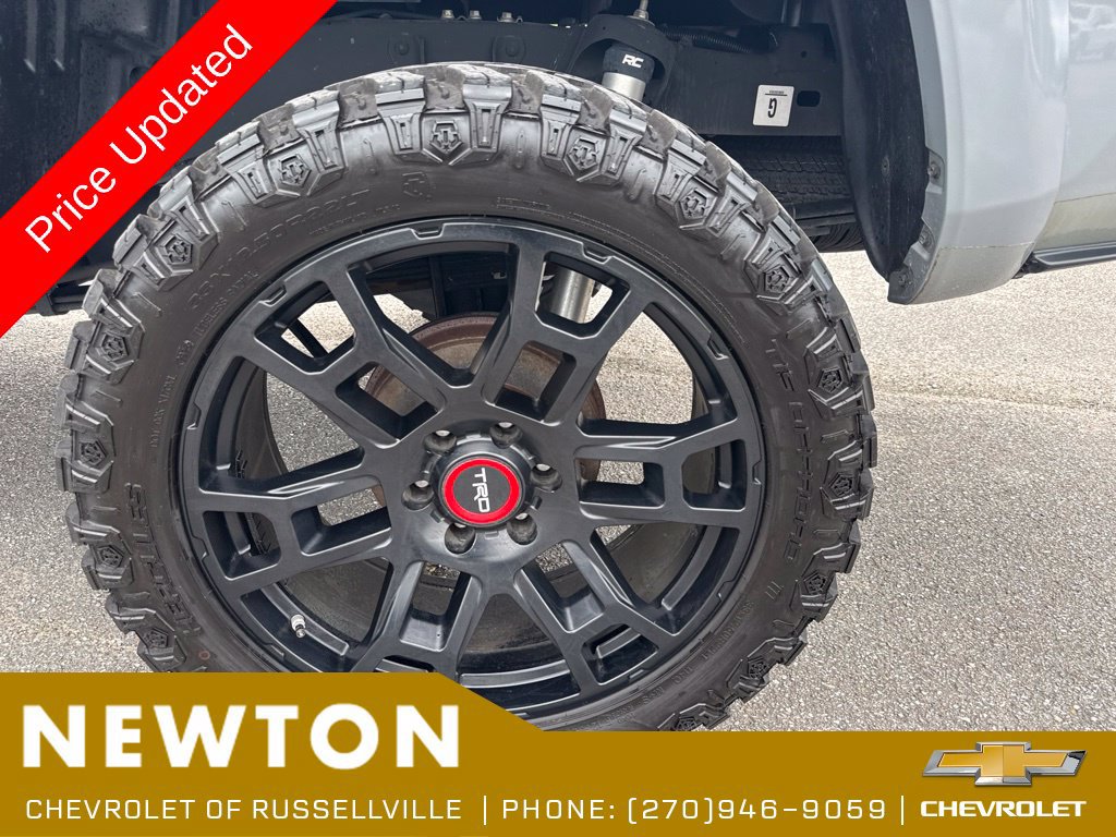 Used 2021 Toyota Tacoma TRD Sport AWD/4WD image 31