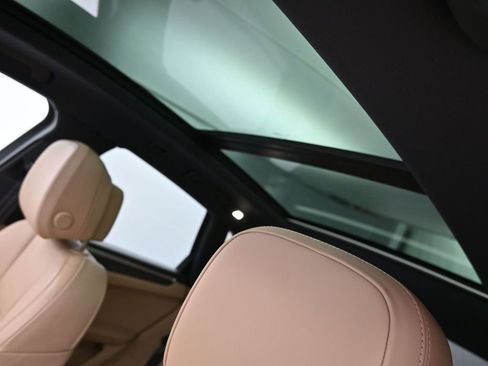 Certified 2022 Porsche Macan S image 11