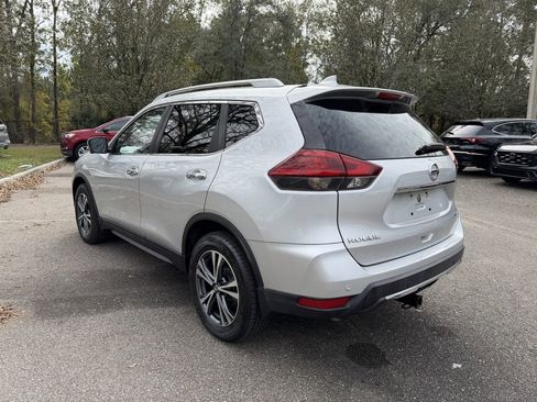Used 2019 Nissan Rogue SV w/ Premium Package image 4