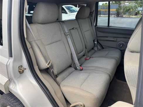 Used 2007 Jeep Commander Sport RWD image 15