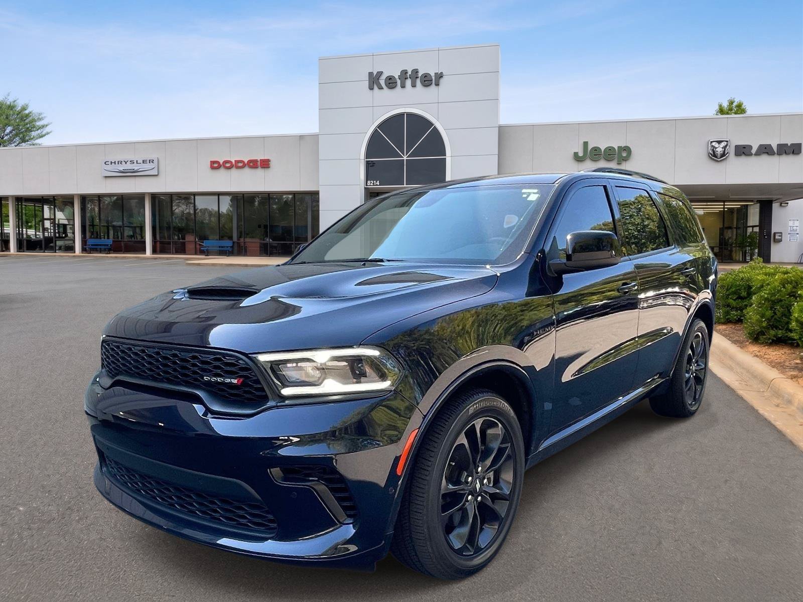 Used 2025 Dodge Durango R/T w/ Blacktop Package AWD/4WD image 1