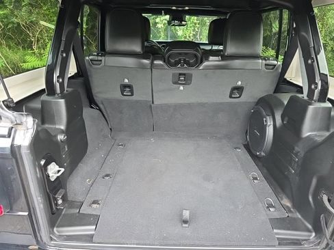 Used 2022 Jeep Wrangler Unlimited Sahara AWD/4WD image 14