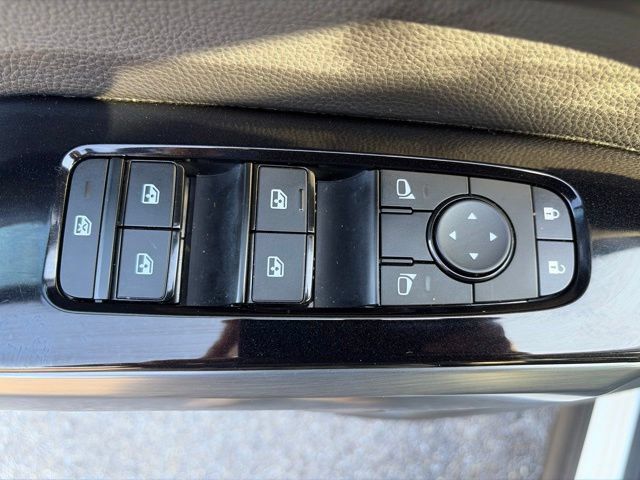Used 2025 Nissan Pathfinder SL FWD image 19
