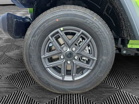 New 2025 Jeep Gladiator Sport image 14