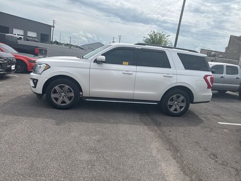 Used 2019 Ford Expedition XLT w/ Equipment Group 202A RWD image 9