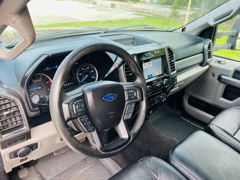 Used 2017 Ford F250 XLT w/ XLT Premium Package AWD/4WD image 12