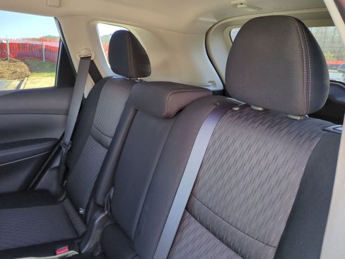 Used 2018 Nissan Rogue SV w/ Premium Package image 30