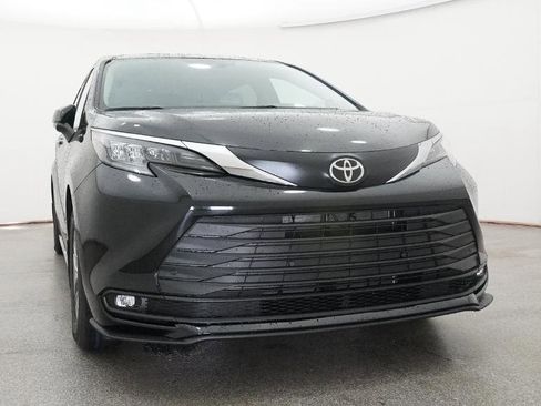 New 2026 Toyota Sienna XLE FWD image 20