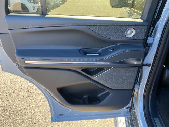 New 2027 Lincoln Navigator Reserve w/ Jet Appearance Package AWD/4WD image 9