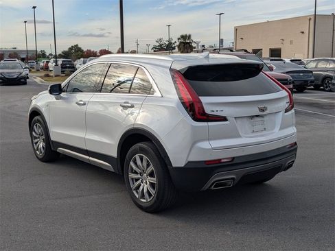 Used 2022 Cadillac XT4 Premium Luxury w/ Enhanced Visibility Package image 8