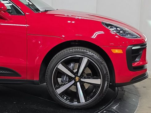 Certified 2026 Porsche Macan AWD/4WD image 11