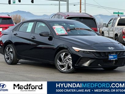Certified 2025 Hyundai Elantra SEL w/ Cargo Package