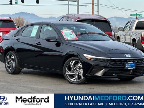 Certified 2025 Hyundai Elantra SEL w/ Cargo Package image 1