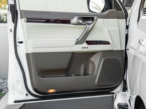 Used 2019 Lexus GX 460 Premium w/ Premium Package AWD/4WD image 11