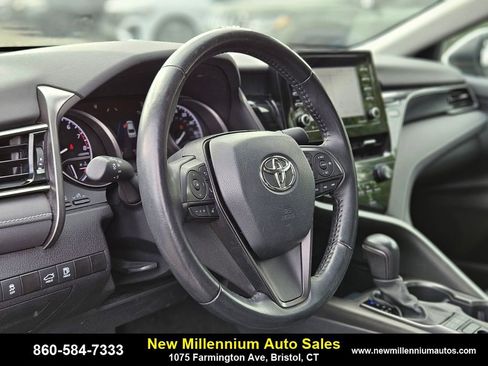 Used 2022 Toyota Camry SE image 19