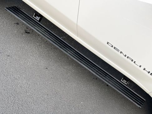 Used 2024 GMC Sierra 2500 Denali image 18