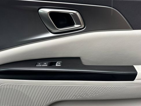 Certified 2024 Kia Carnival LX image 20