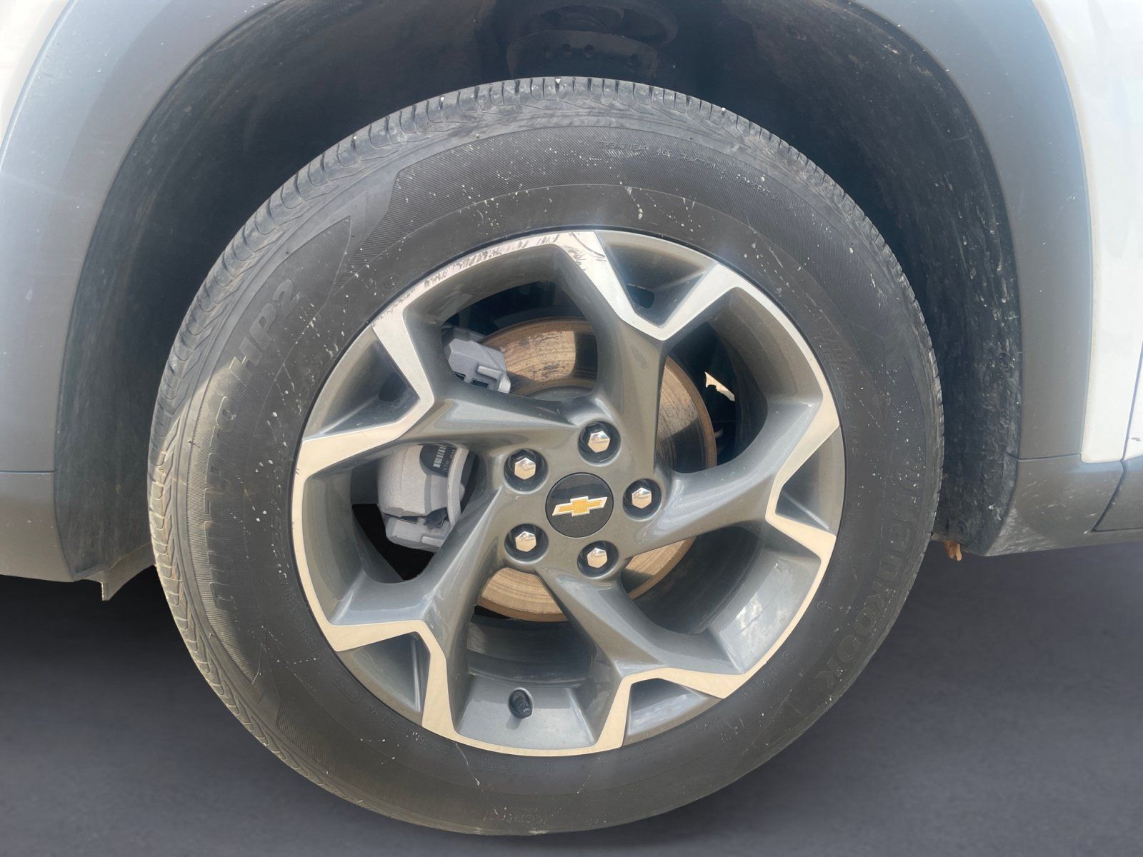 Used 2025 Chevrolet Trax LT w/ Sunroof Package FWD image 14