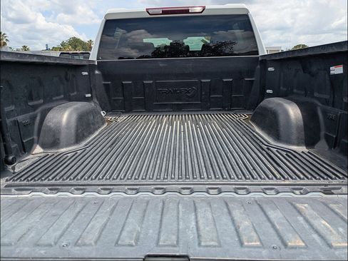 Used 2025 GMC Sierra 1500 SLT AWD/4WD image 14