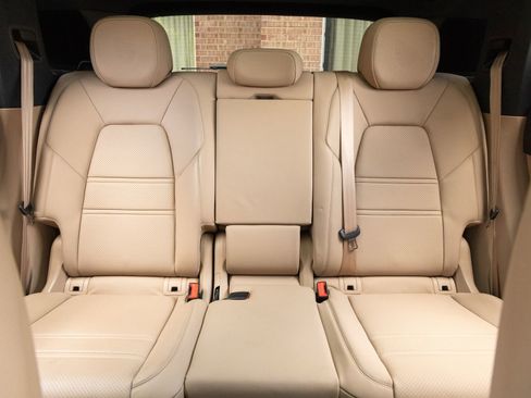 Certified 2023 Porsche Cayenne Platinum Edition AWD/4WD image 29
