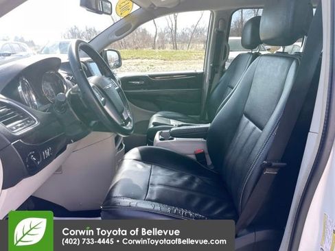 Used 2013 Chrysler Town & Country Touring image 17