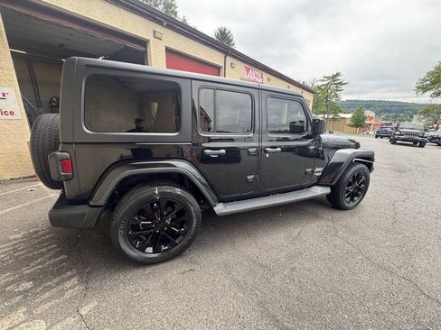 Used 2018 Jeep Wrangler Unlimited Sport S AWD/4WD image 9