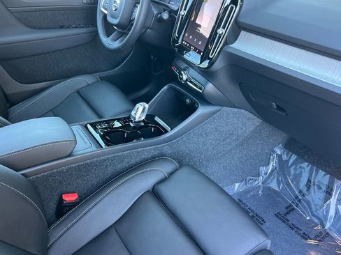 Used 2024 Volvo XC40 B5 Plus w/ Protection Package Premier image 15