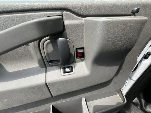 Used 2021 Chevrolet Express 2500 RWD image 23