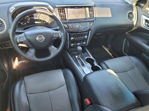 Used 2020 Nissan Pathfinder SL image 11