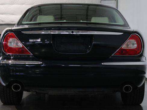 Used 2004 Jaguar XJ8 RWD image 33
