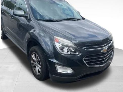 Used 2017 Chevrolet Equinox LT w/ Convenience Package image 3