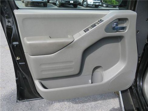 Used 2021 Nissan Frontier SV w/ SV Utility Package AWD/4WD image 13
