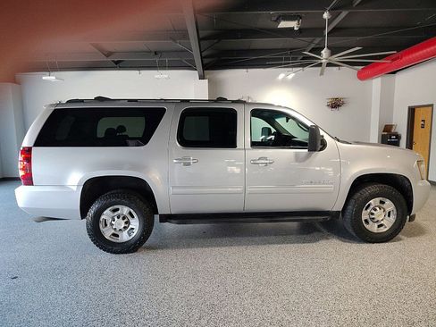 Used 2012 Chevrolet Suburban 2500 LS w/ Convenience Package 1 AWD/4WD image 6