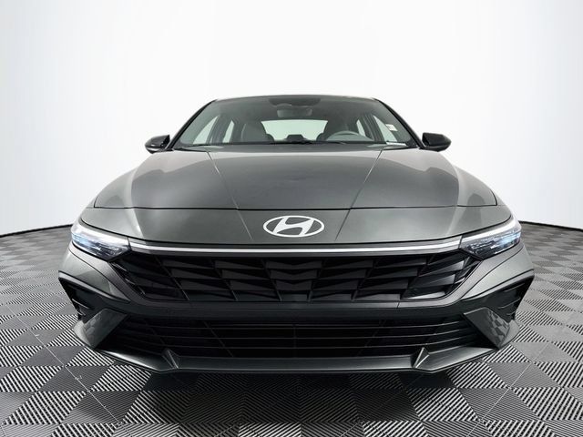 Certified 2025 Hyundai Elantra Sport FWD image 11