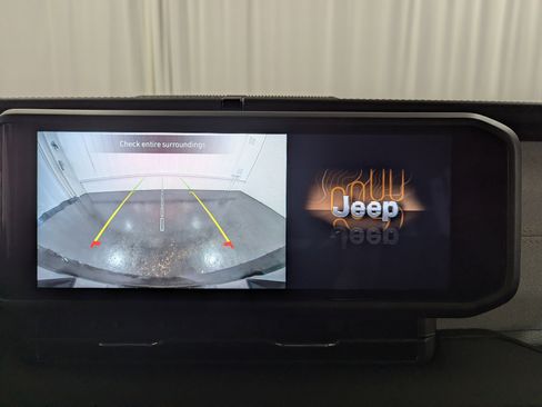 Used 2024 Jeep Wrangler Unlimited Sahara image 26