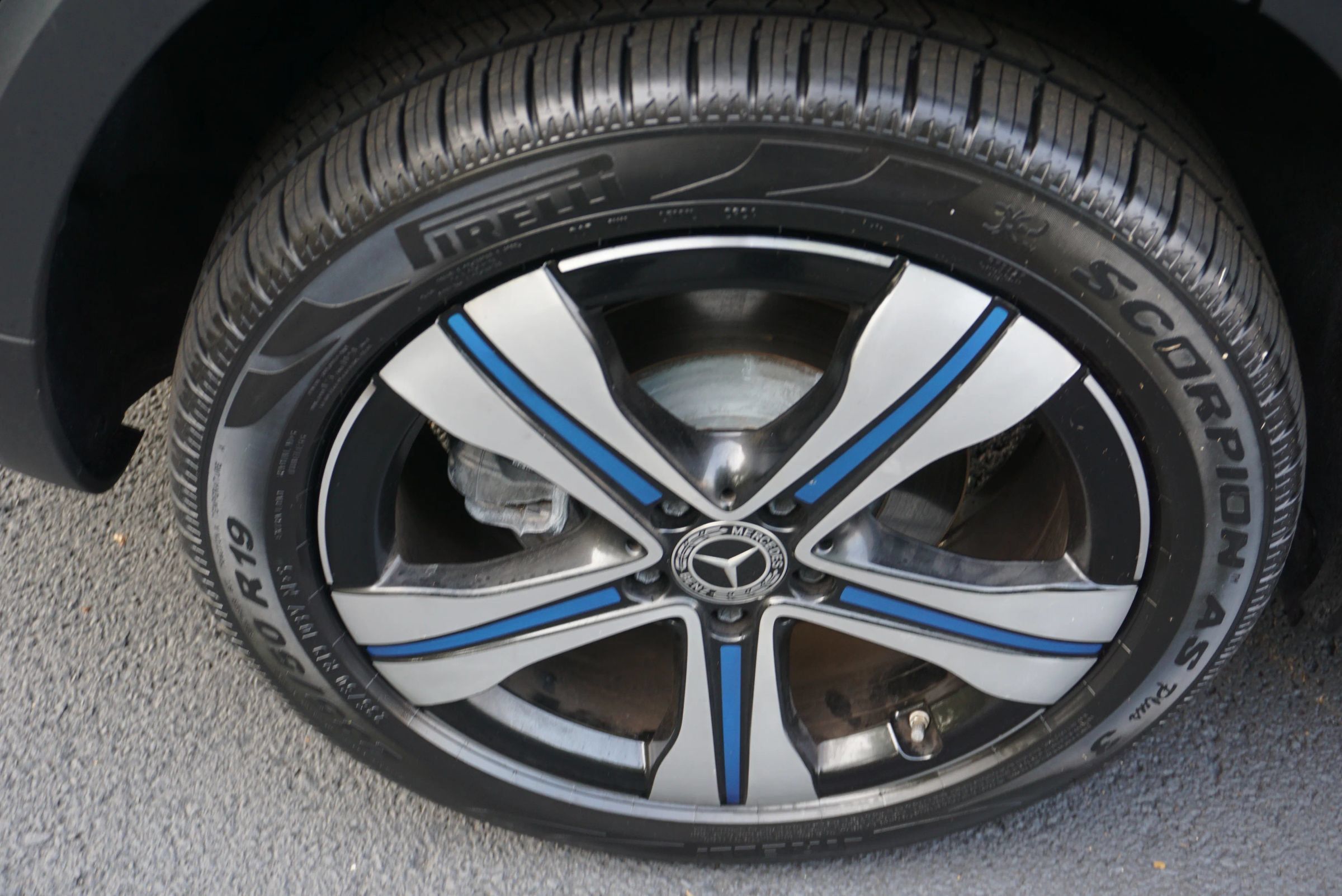 Used 2022 Mercedes-Benz EQB 350 4MATIC w/ Pinnacle Package image 13