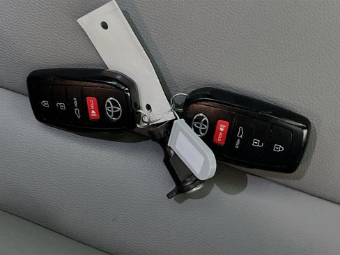 Used 2025 Toyota Camry SE FWD image 36