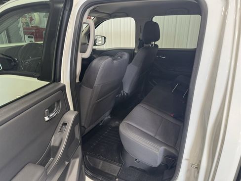 Used 2022 Nissan Frontier SV AWD/4WD image 14