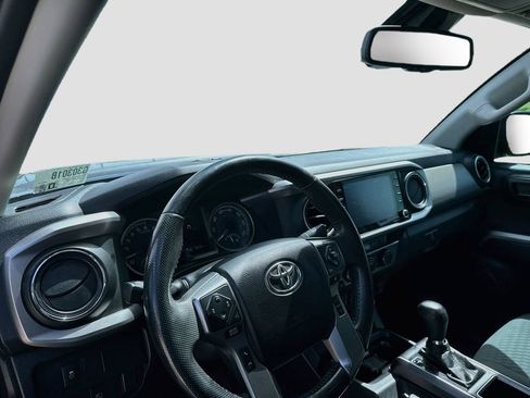 Used 2021 Toyota Tacoma SR5 RWD image 11